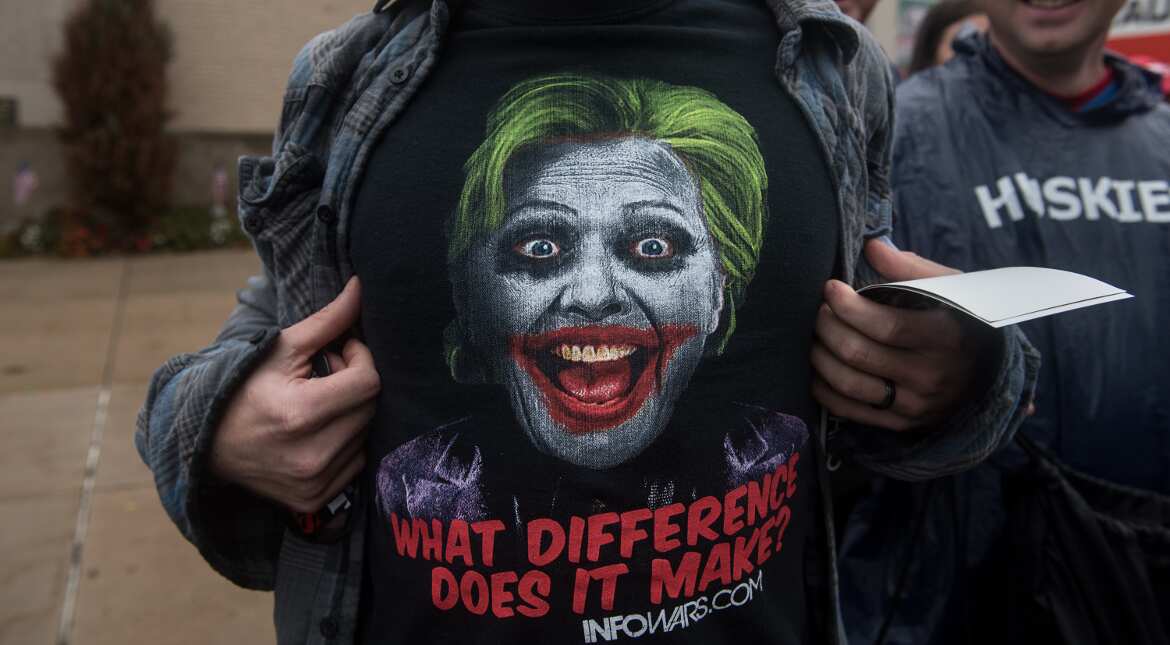 Detail Hillary Joker Shirt Nomer 27