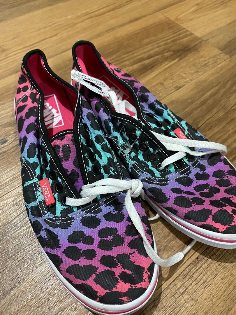 Detail Hippo Vans Nomer 19
