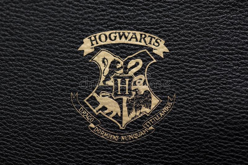 Detail Hogwart Logo Nomer 9