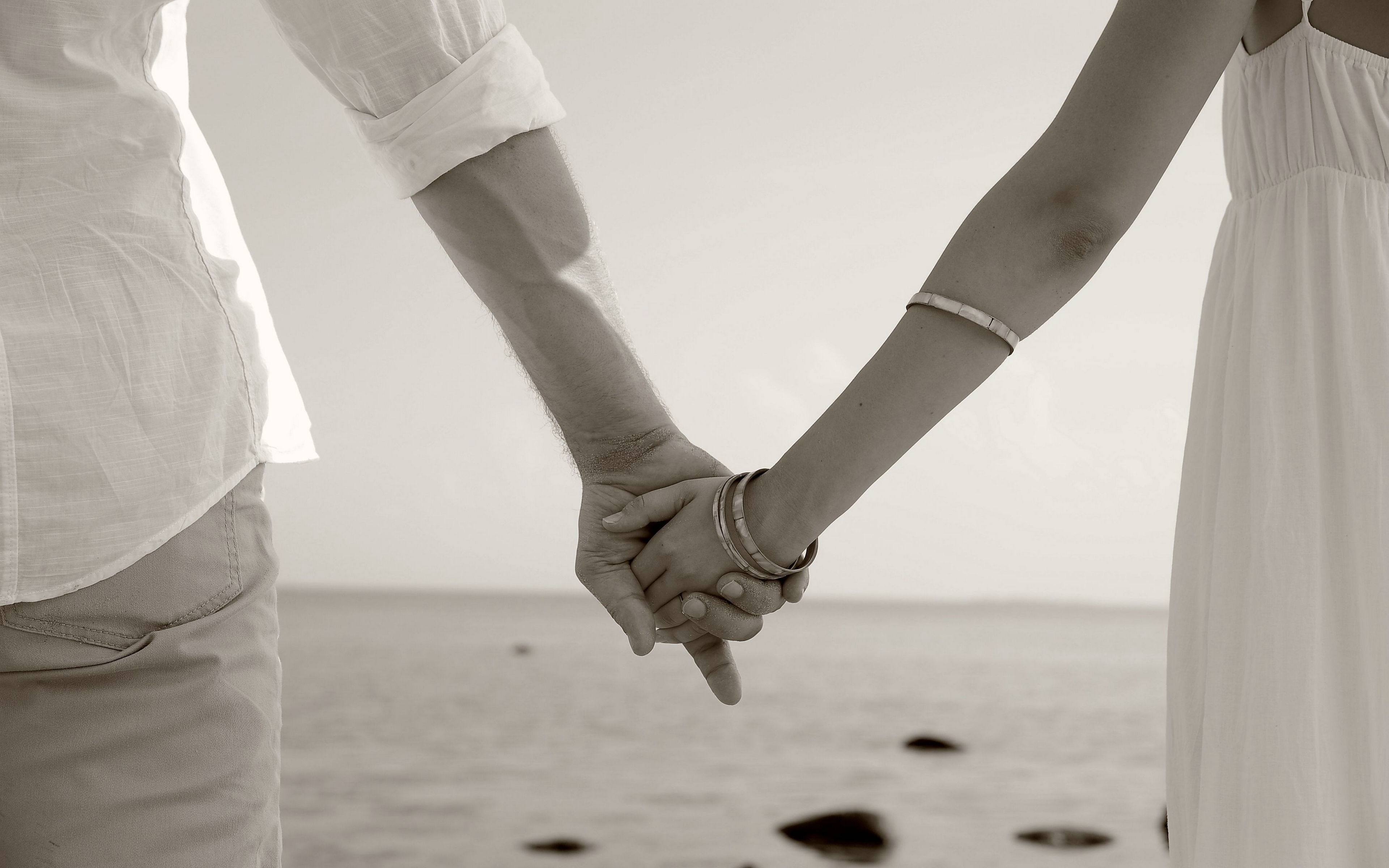 Detail Holding Hands Wallpaper Nomer 42