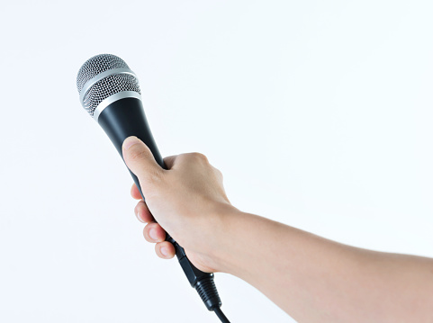 Detail Holding Microphone Png Nomer 20