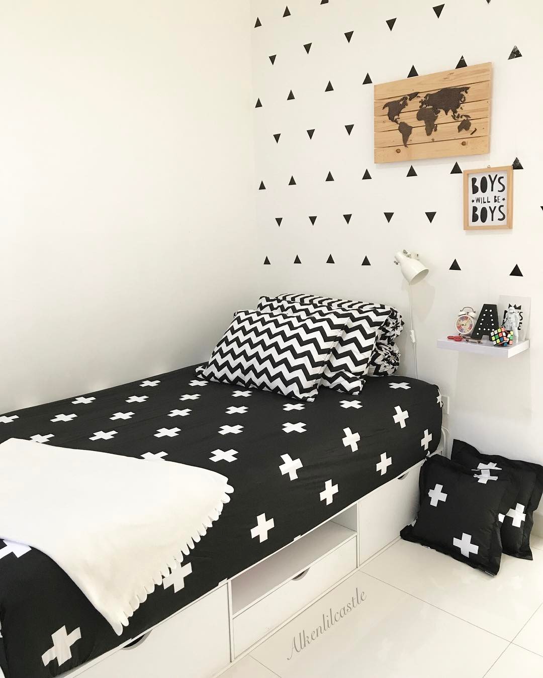 Detail Desain Kamar Hitam Putih Sederhana Nomer 20