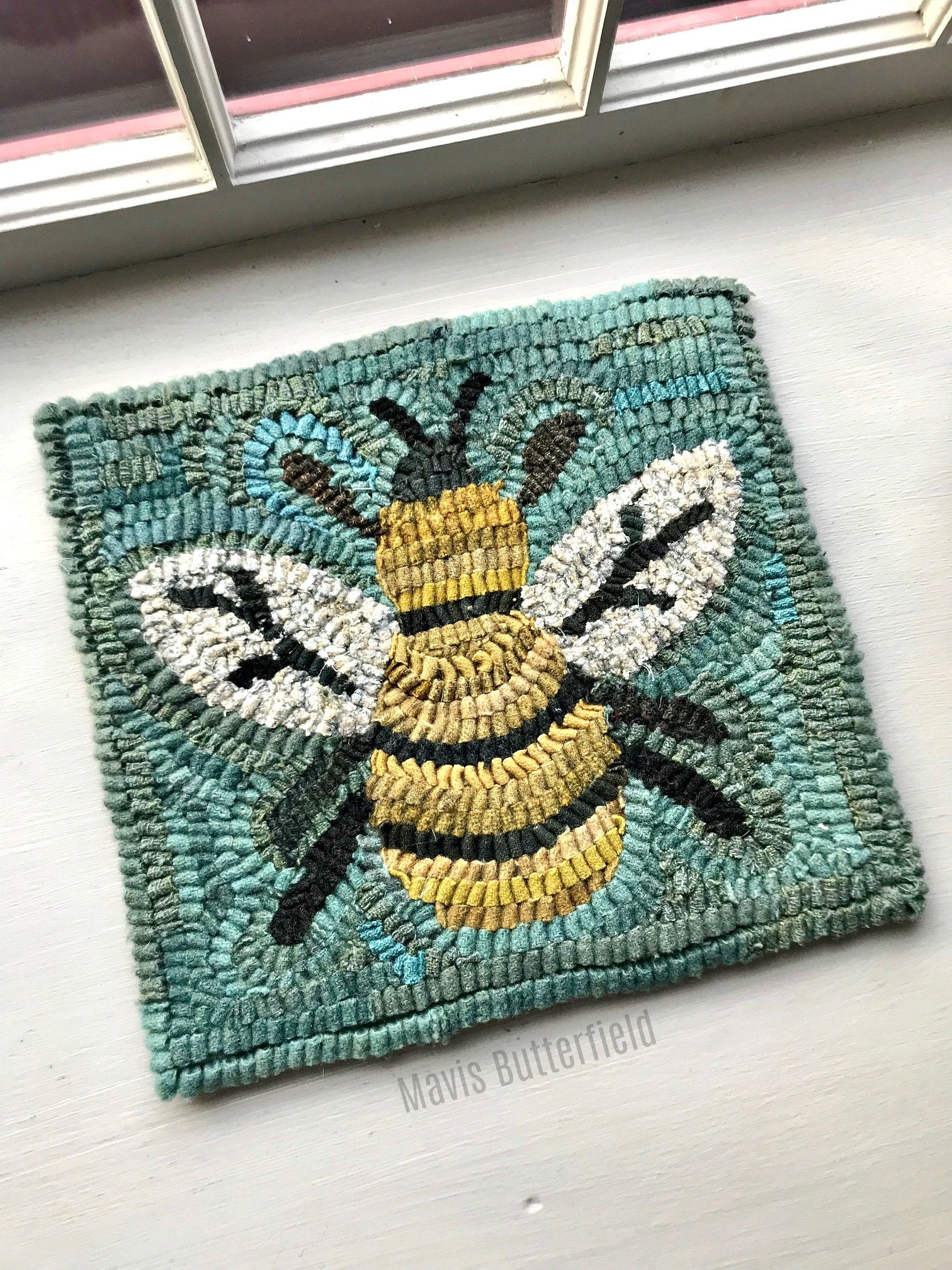 Detail Honey Beehive Rug Hooking Nomer 6