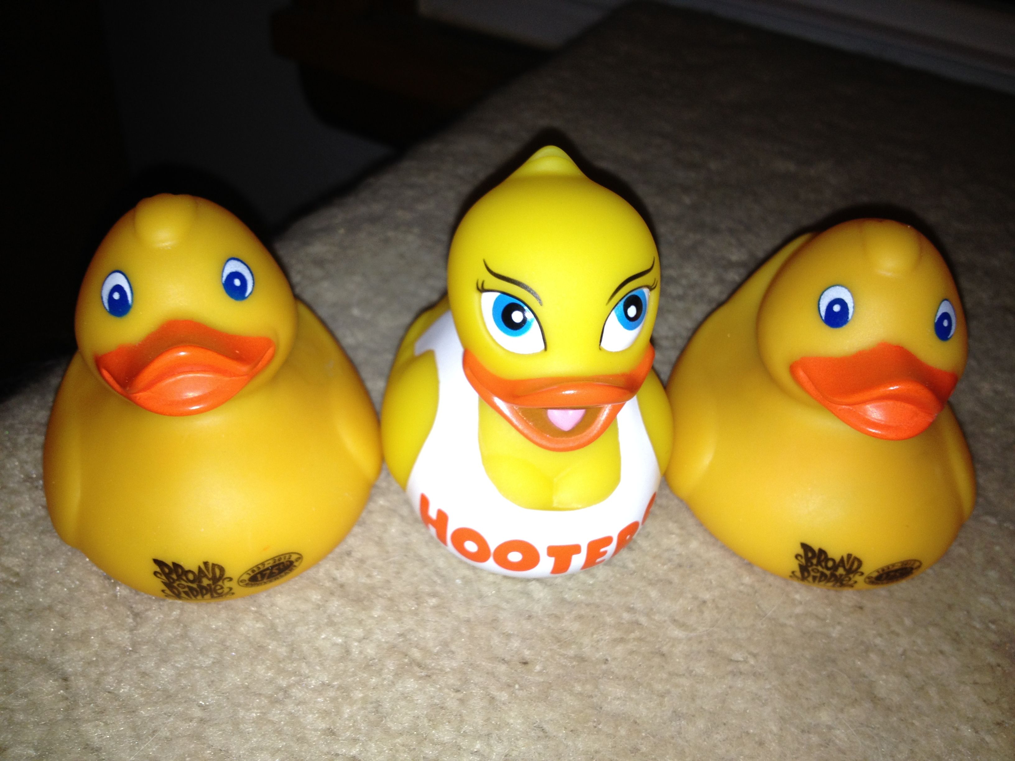 Detail Hooters Rubber Duck Nomer 3
