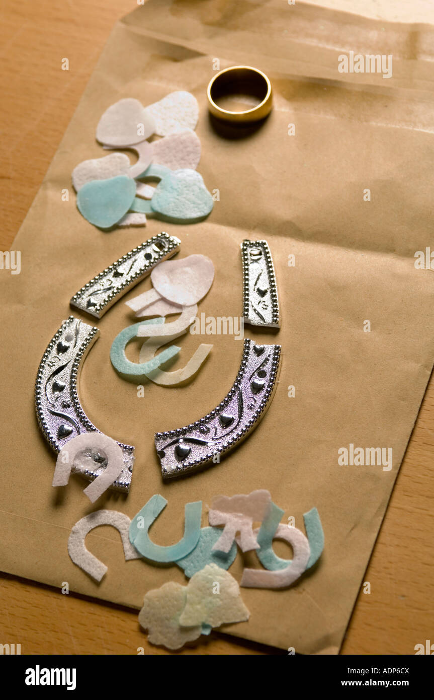 Detail Horseshoe Confetti Nomer 28