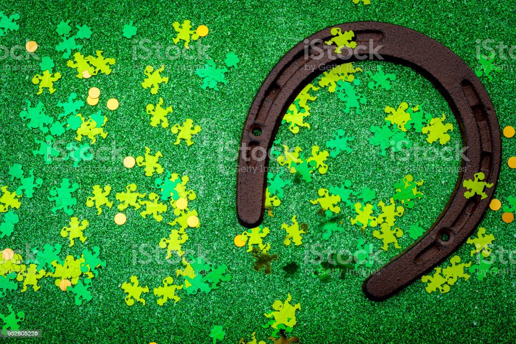 Detail Horseshoe Confetti Nomer 8