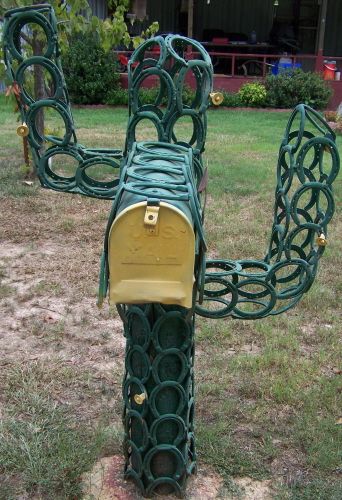 Detail Horseshoe Mailbox Nomer 3