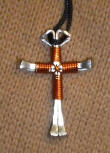 Detail Horseshoe Nail Cross Necklace Kits Nomer 11