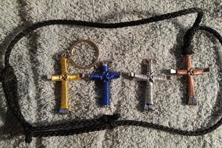 Detail Horseshoe Nail Cross Necklace Kits Nomer 20