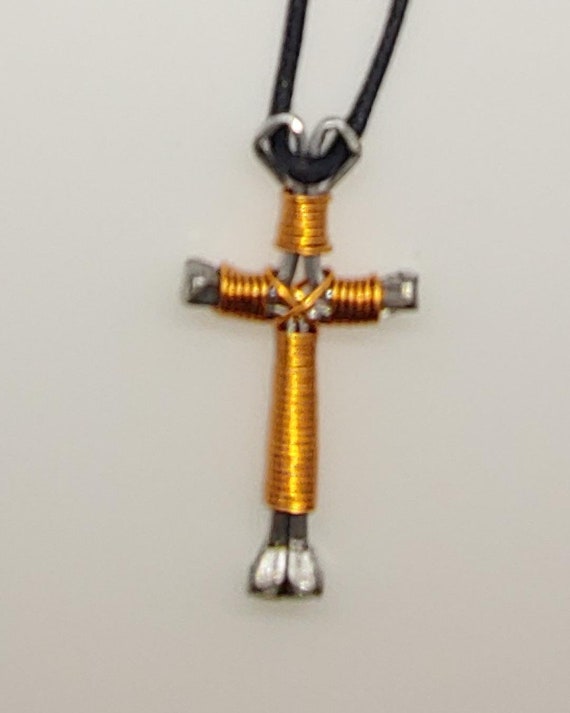 Detail Horseshoe Nail Cross Necklace Kits Nomer 23