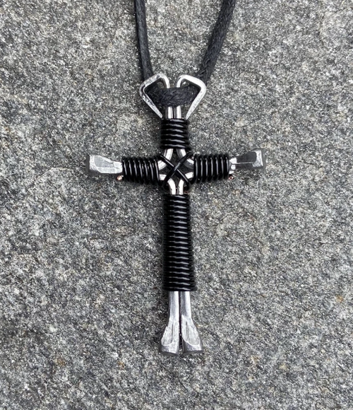 Detail Horseshoe Nail Cross Necklace Kits Nomer 24