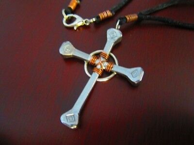 Detail Horseshoe Nail Cross Necklace Kits Nomer 4