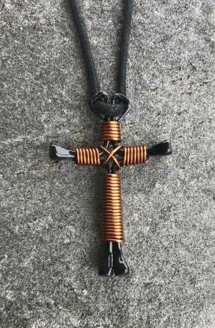 Detail Horseshoe Nail Cross Necklace Kits Nomer 35