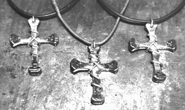 Detail Horseshoe Nail Cross Necklace Kits Nomer 37