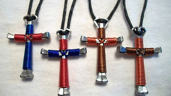 Detail Horseshoe Nail Cross Necklace Kits Nomer 47