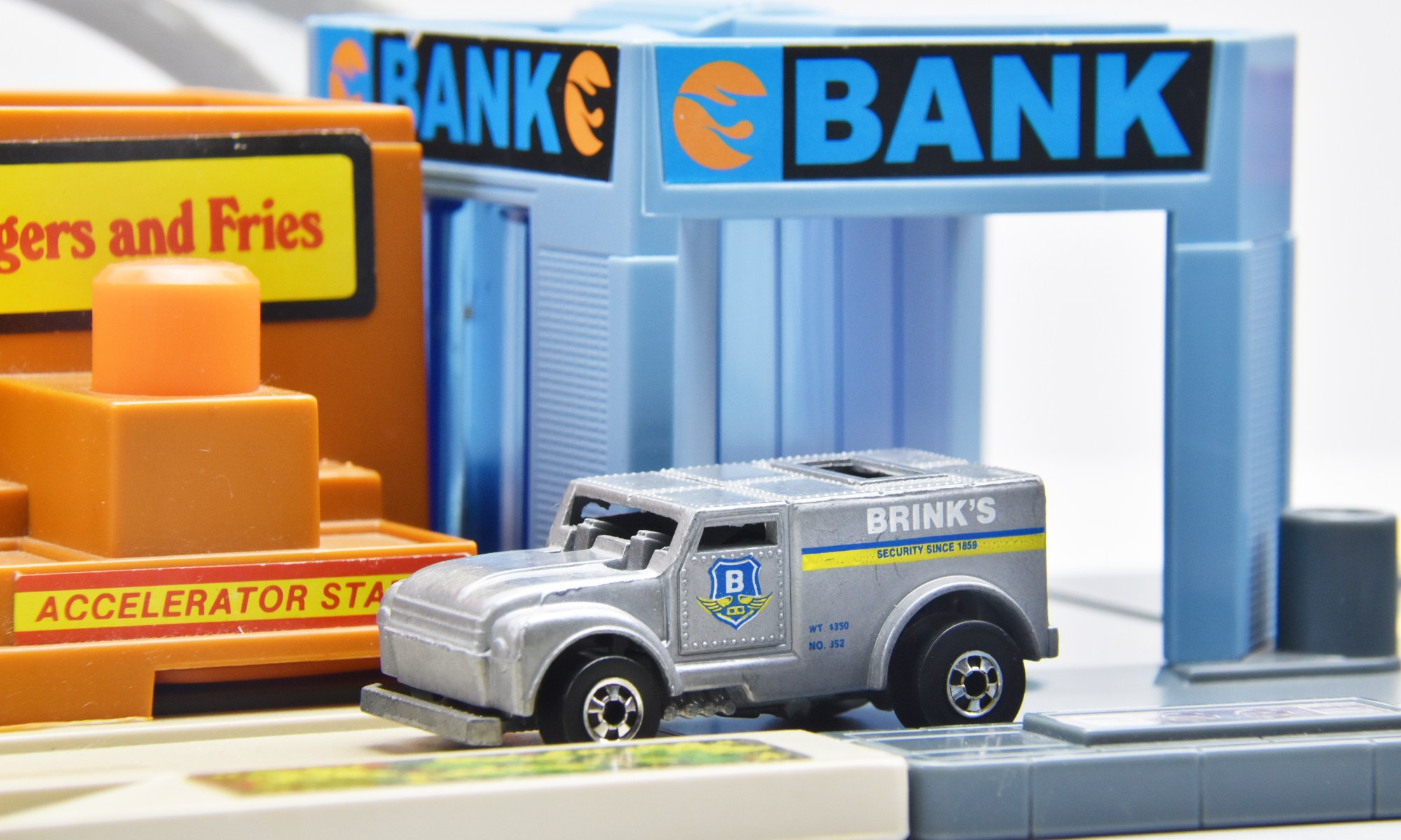 Detail Hot Wheels Bank Vault Nomer 17