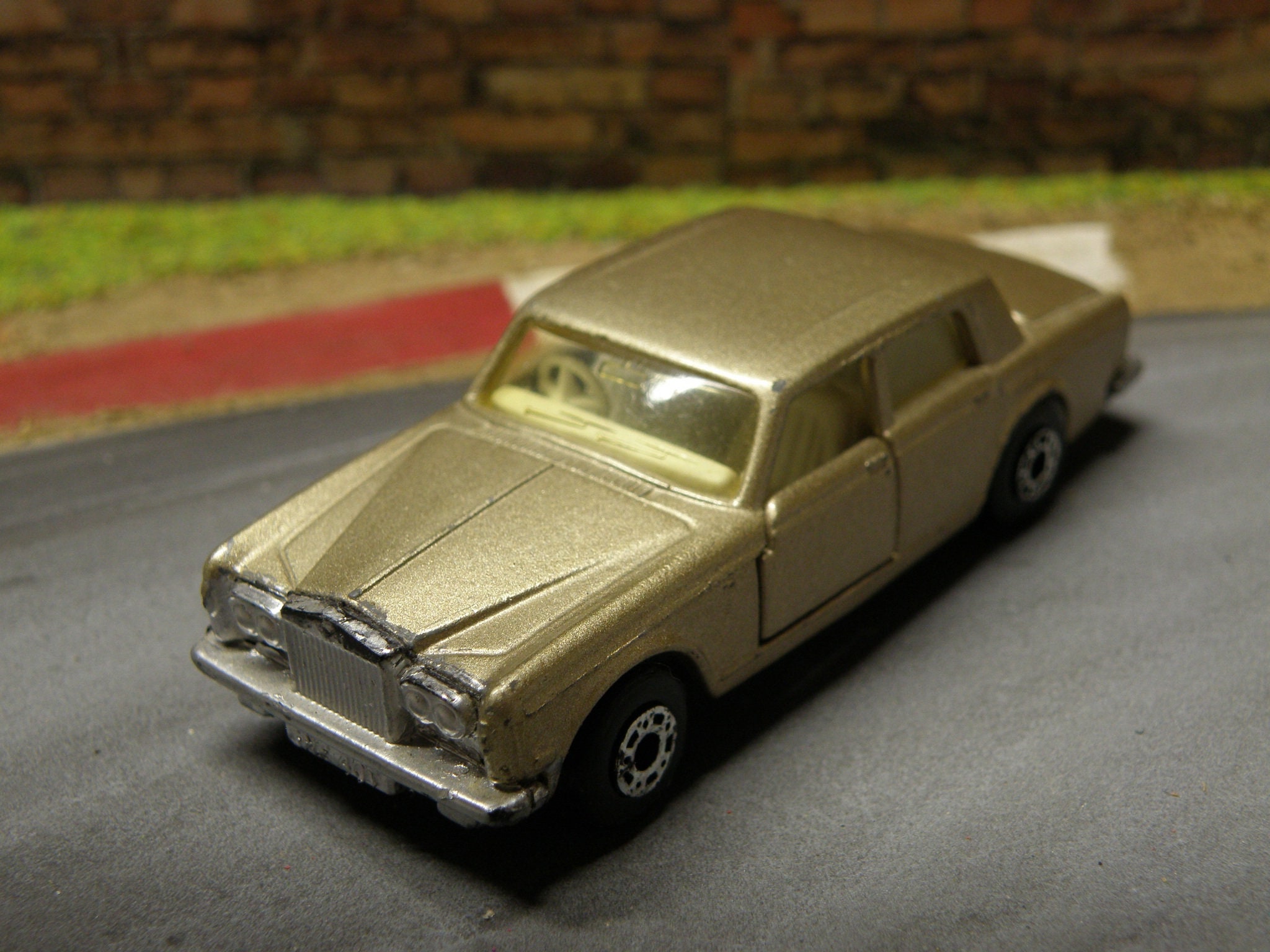 Detail Hot Wheels Rolls Royce Silver Shadow Nomer 48