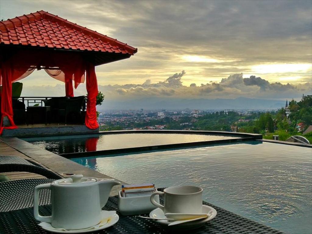 Detail Hotel Pemandangan Bagus Di Lembang Nomer 18