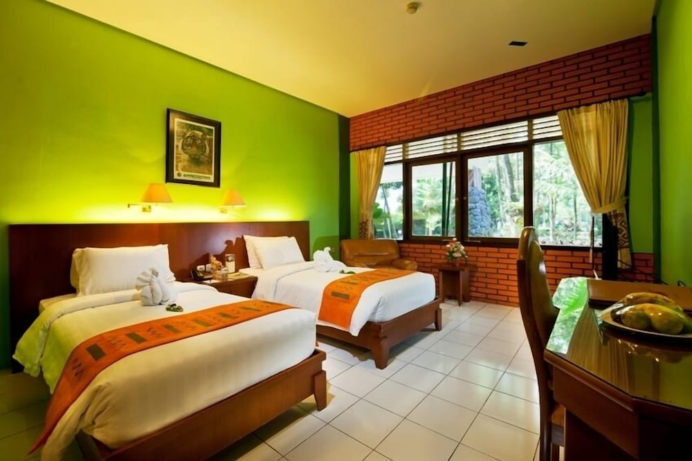 Detail Hotel Royal Taman Safari Bogor Nomer 13