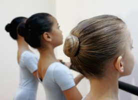 Detail How To Do A Ballet Bun Without A Donut Nomer 24
