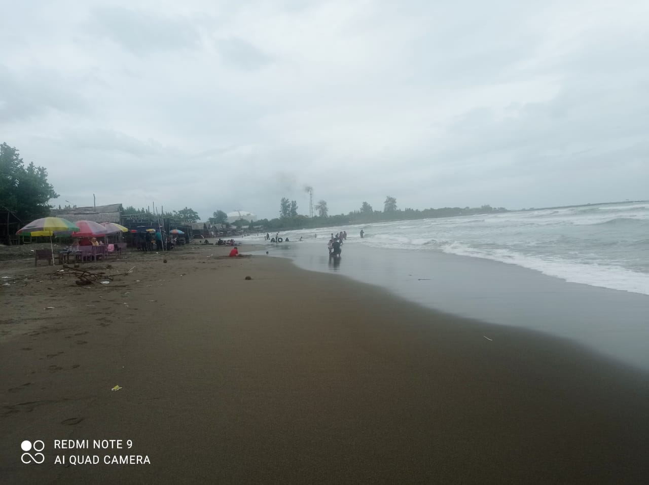 Detail Hujan Di Pantai Nomer 23