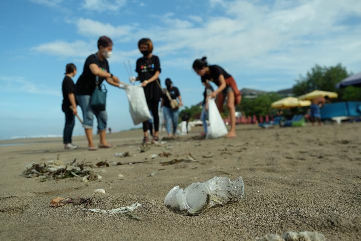 Detail Hujan Di Pantai Nomer 40