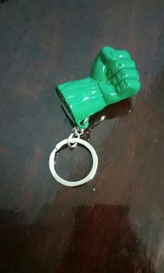 Detail Hulk Fist Keychain Nomer 33