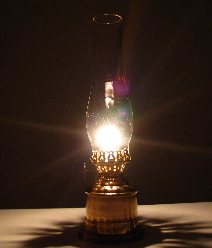 Detail Hurricane Lamp Wikipedia Nomer 2