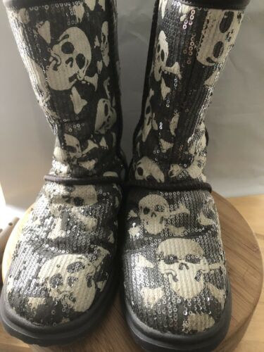 Detail I Heart Uggs Skulls Nomer 28