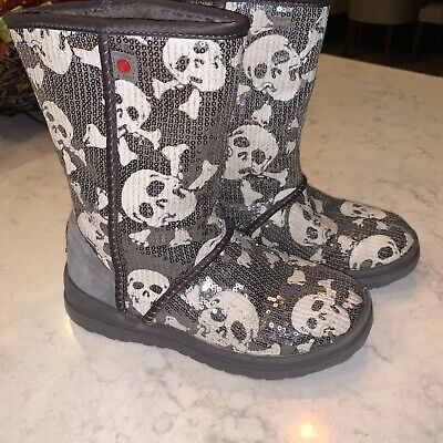 Detail I Heart Uggs Skulls Nomer 45