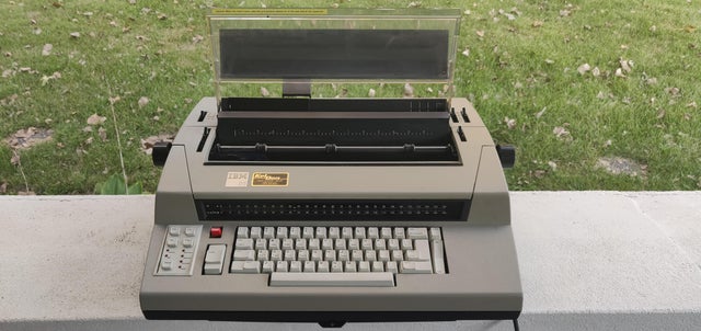 Detail Ibm Electronic Typewriter Nomer 17
