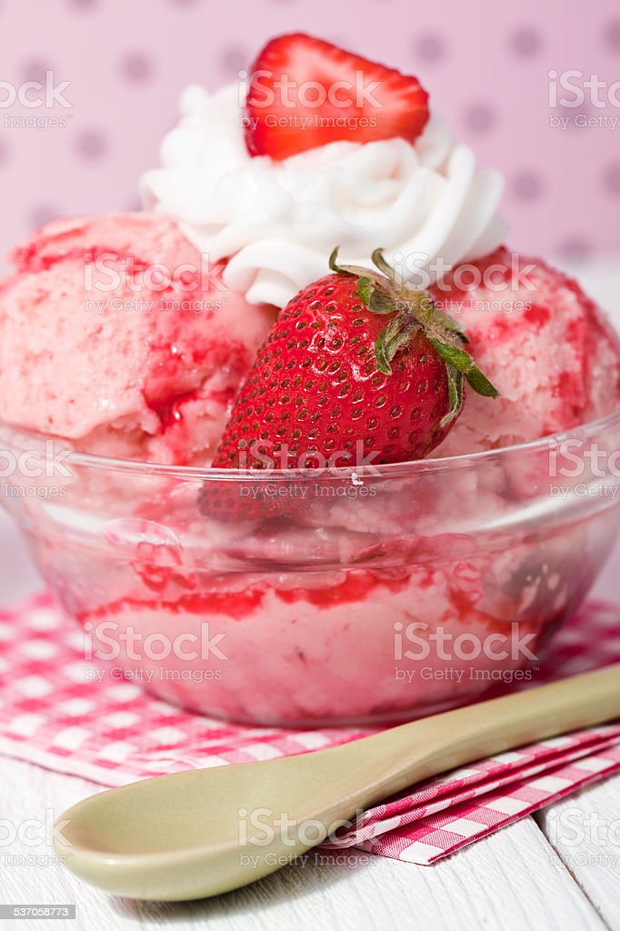 Detail Ice Cream Rasa Strawberry Nomer 36