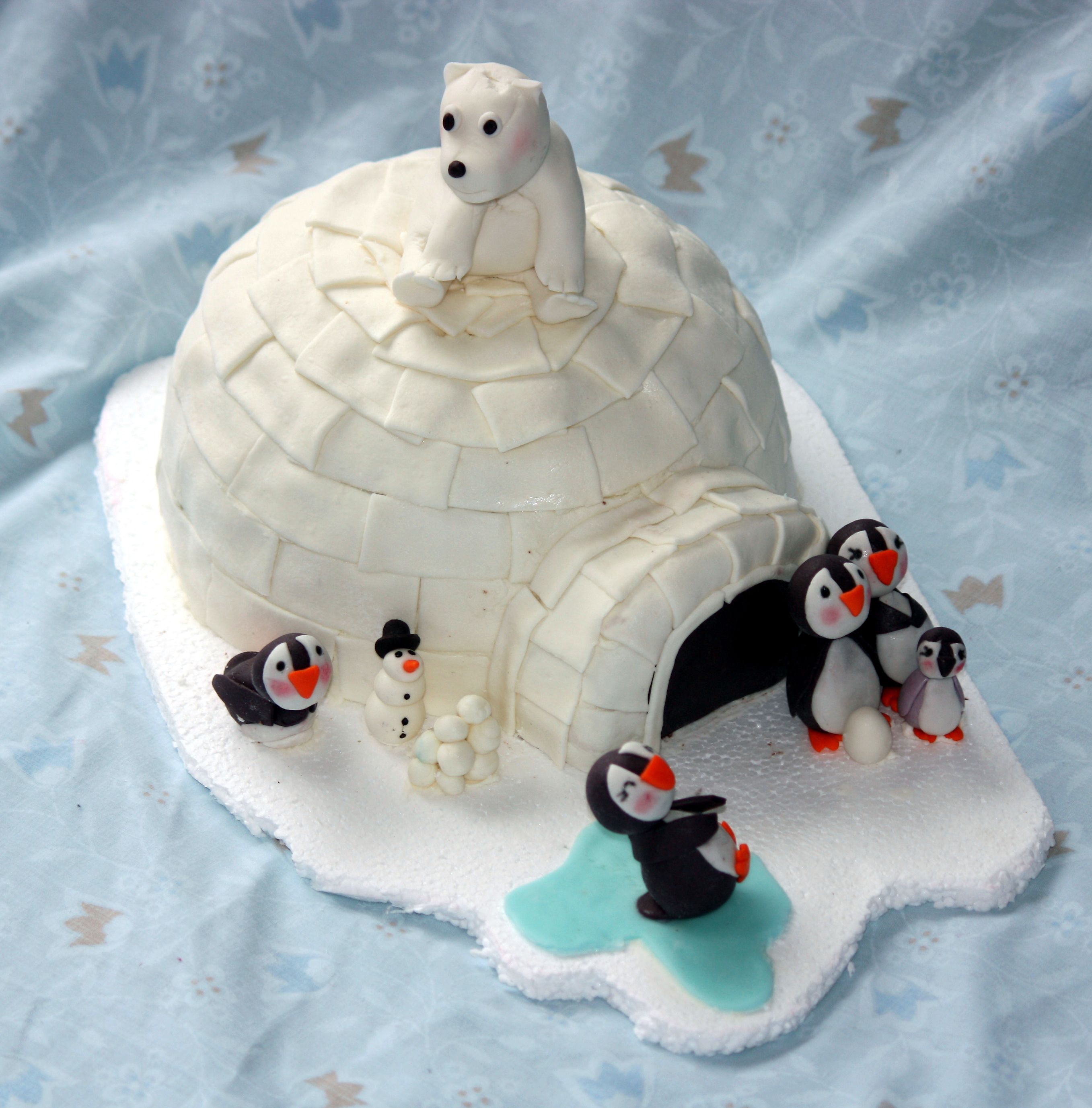 Detail Igloo Cakes With Penguins Nomer 20