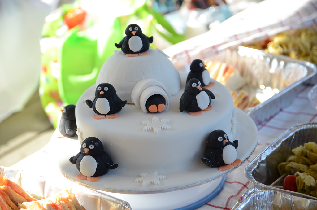 Detail Igloo Cakes With Penguins Nomer 42