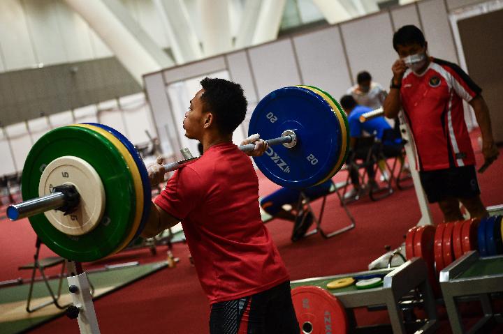 Detail Angkat Besi Kelas Berat Juara Olympic Nomer 39