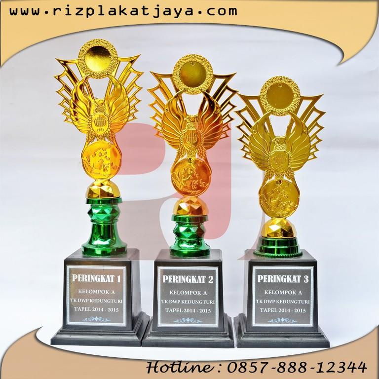 Detail Contoh Piala Juara Kelas Nomer 2