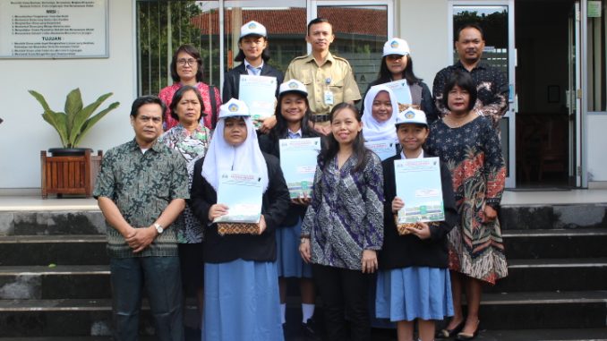 Detail Foto Saat Mendapat Juara Kelas Nomer 21