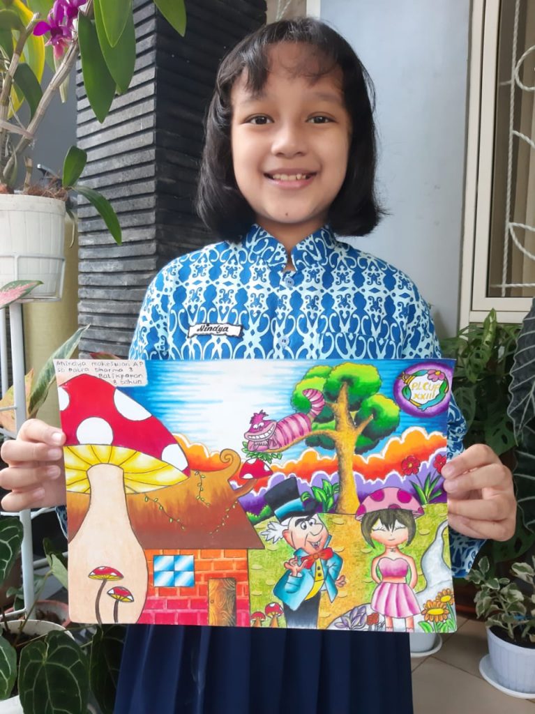 Detail Gambar Anak Sd Dapat Juara Kelas Nomer 18