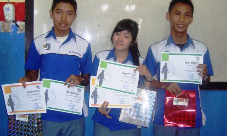 Detail Gambar Orang Juara Kelas Nomer 17