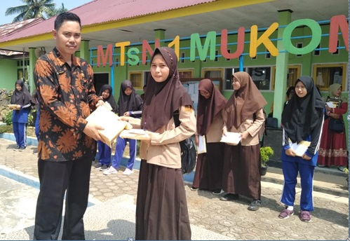 Detail Gambar Siswa Juara Kelas Nomer 30