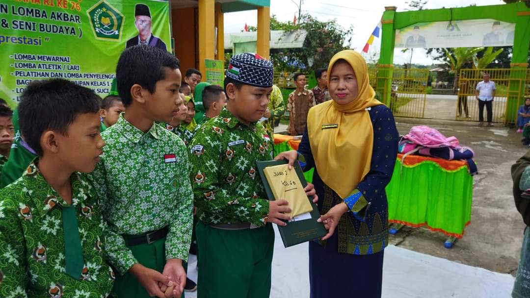 Detail Hadiah Untuk Juara Kelas Smp Nomer 24