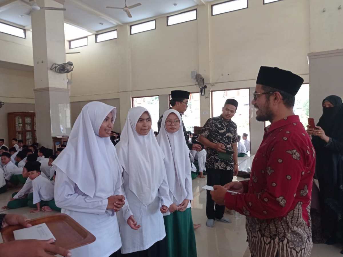 Detail Mengumumkan Juara Kelas Nomer 15