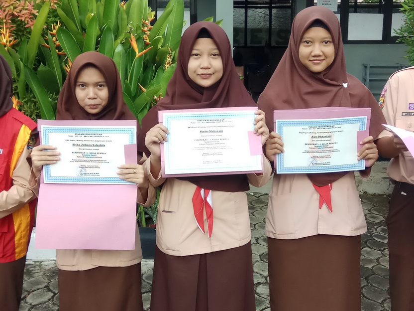 Detail Piagam Penghargaan Juara Kelas Sma Nomer 56