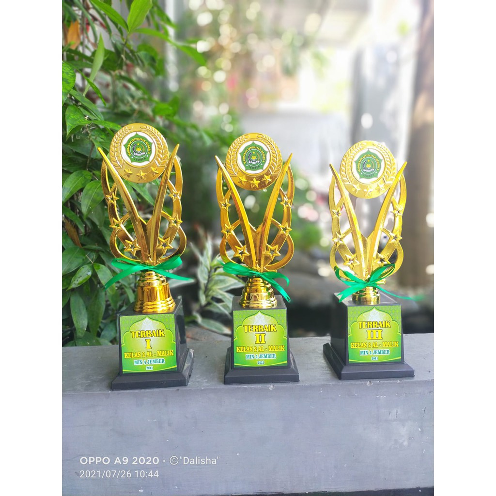 Detail Piala Juara Kelas 3 Nomer 7