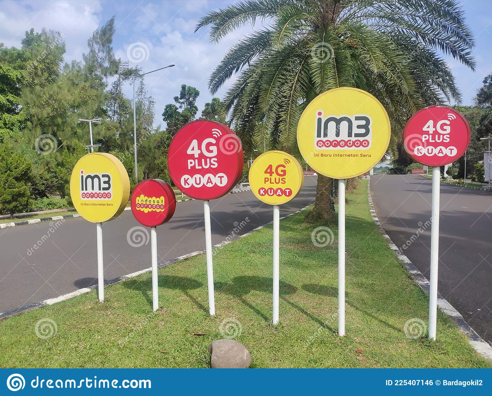 Detail Im3 Ooredoo Logo Nomer 48