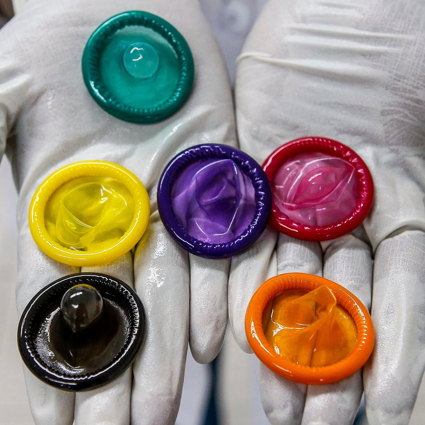 Detail Image Of A Condom Nomer 20