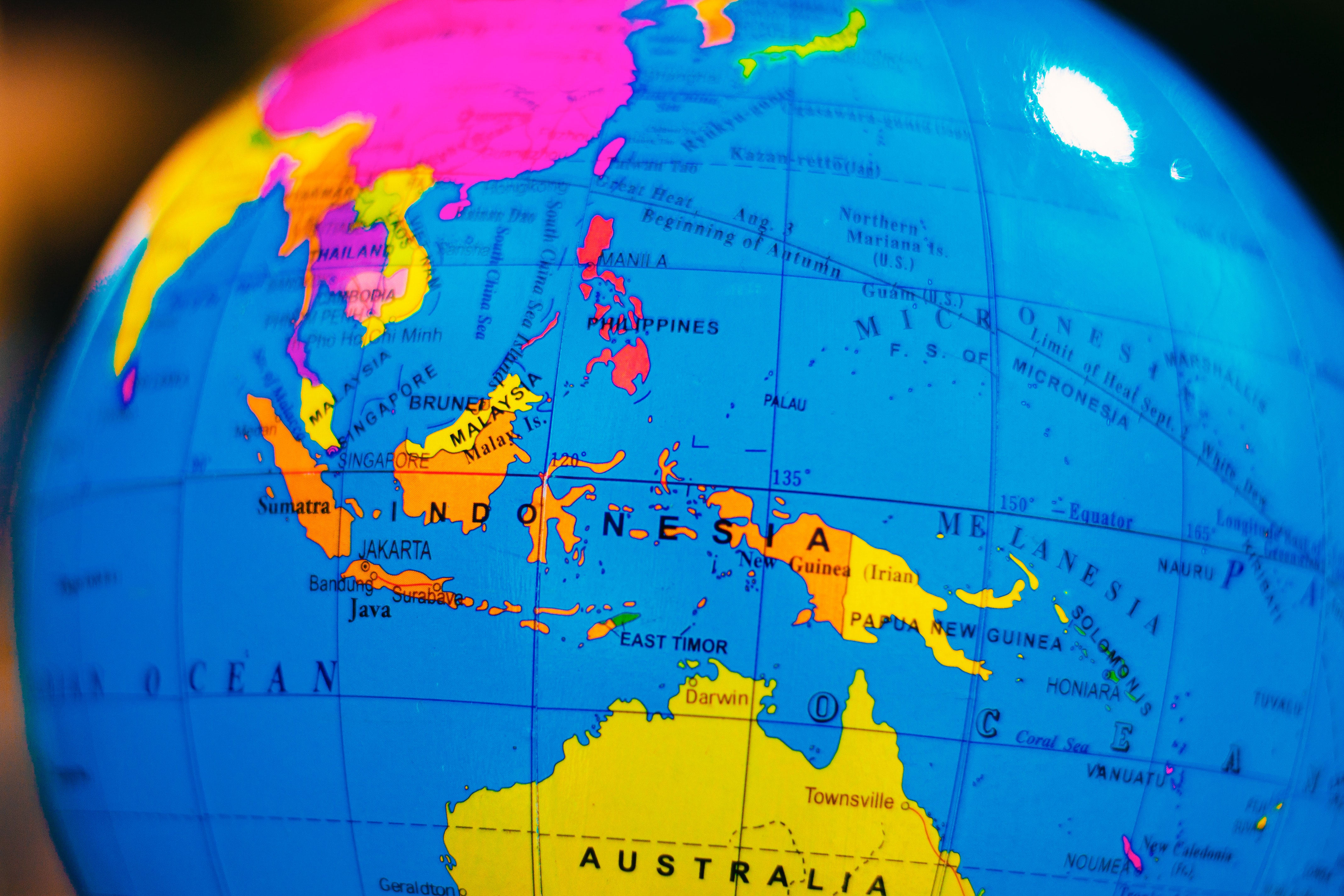 Detail Image Of A Globe Nomer 40