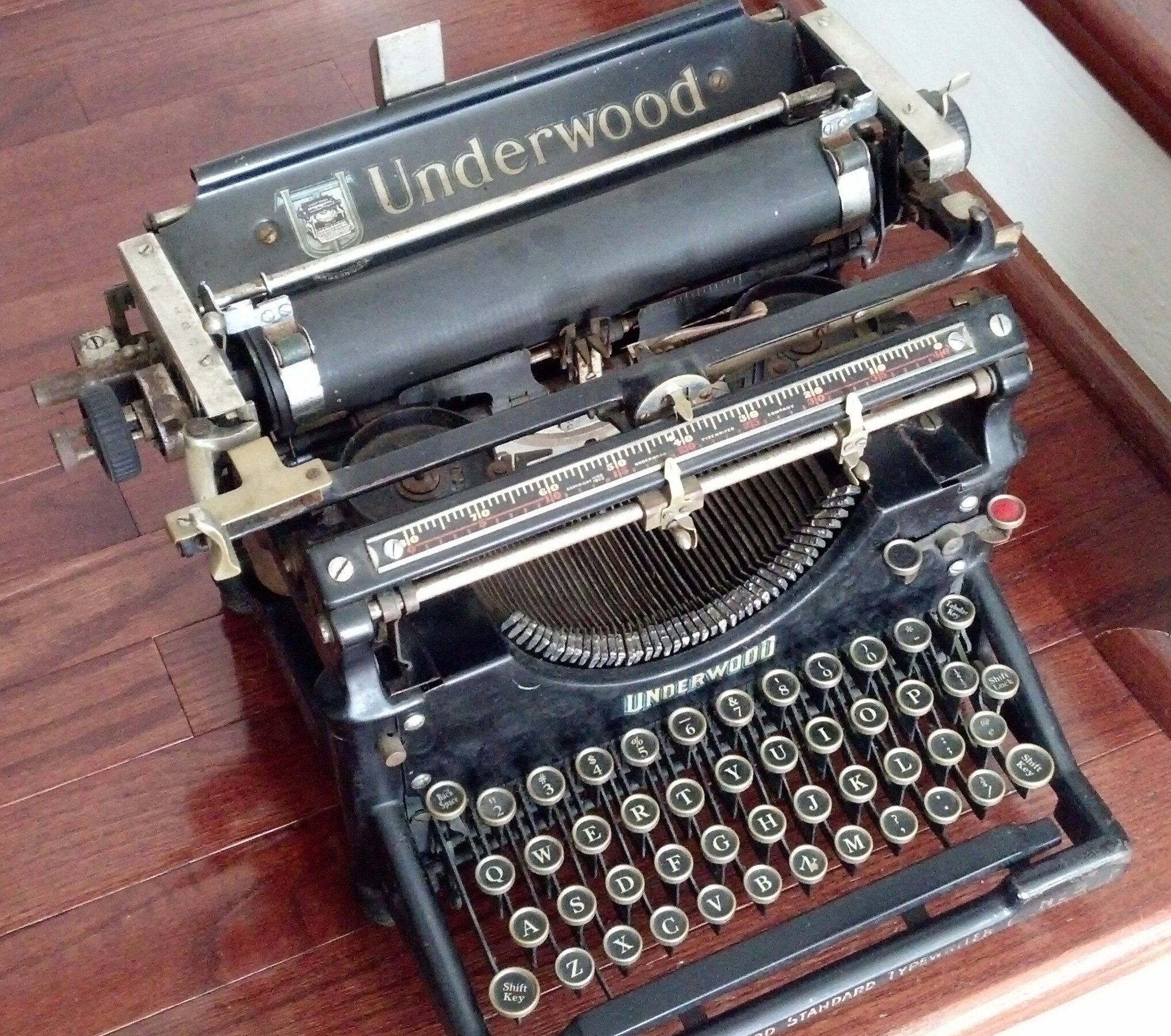 Detail Image Of A Typewriter Nomer 12