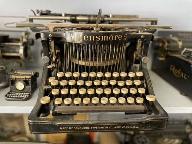 Detail Image Of A Typewriter Nomer 22