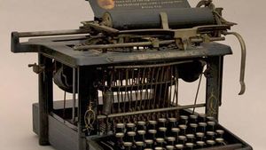 Detail Image Of A Typewriter Nomer 32